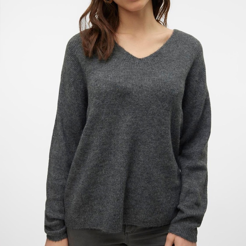 GAP Women's Charcoal Gray V-Neck Sweater